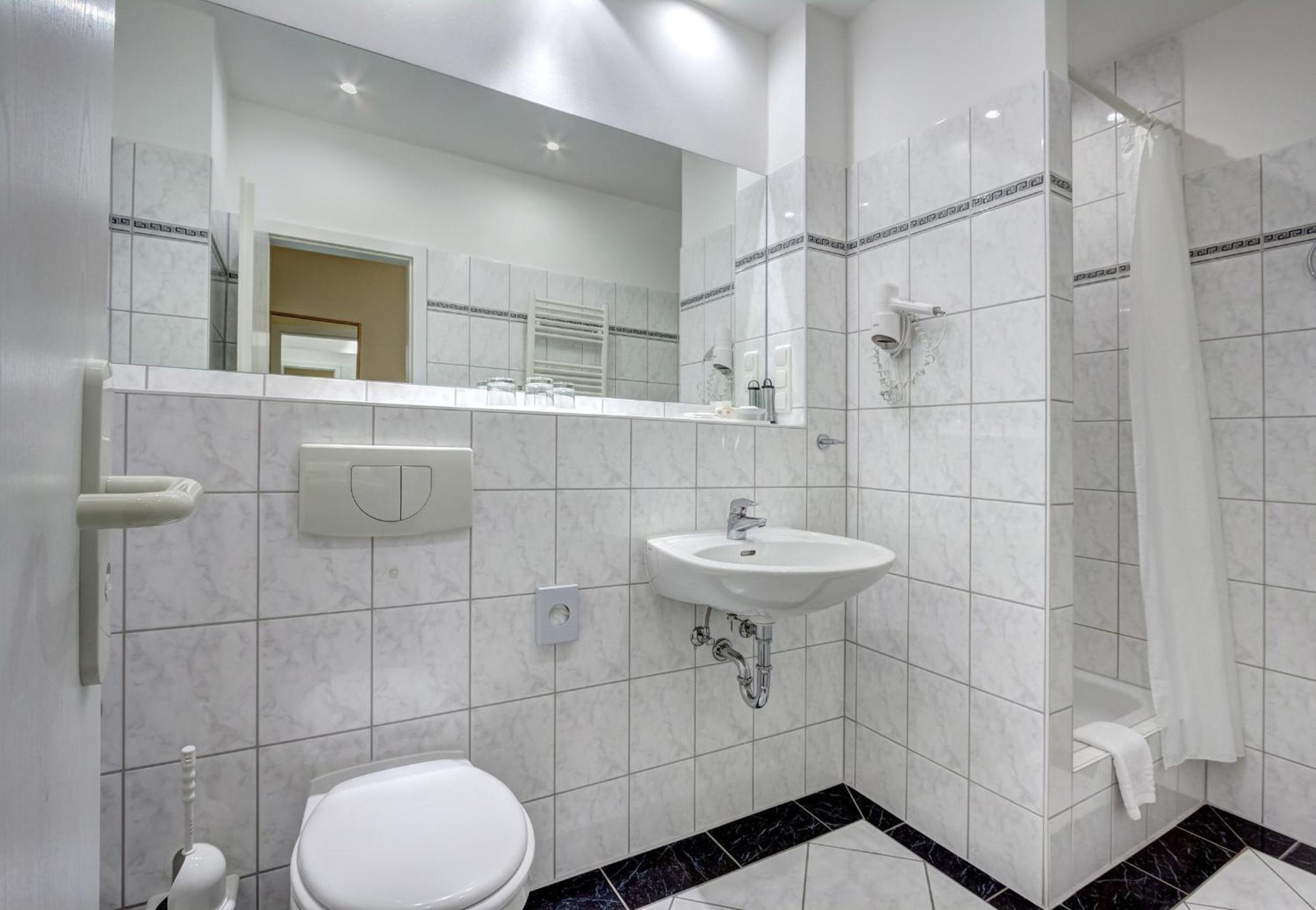 Haus Seeblick Hotel Garni & Ferienwohnungen Zinnowitz Quarto foto